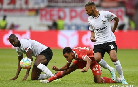 17岁天才5分钟绝杀！拜仁13连胜创纪录，9.5亿战舰碾压德甲