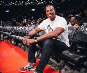 NBA宣传大使科林斯接受脑瘤治疗 6月刚与男友完婚