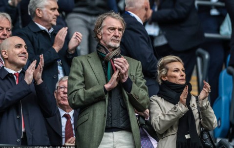 双重暴击！拉爵目睹尼斯输球面色凝重 曼联本季开局惨淡