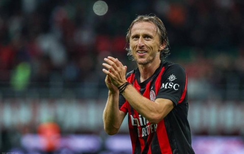 一张合照封神！德布劳内相拥莫德里奇：15次交锋之外的足球浪漫