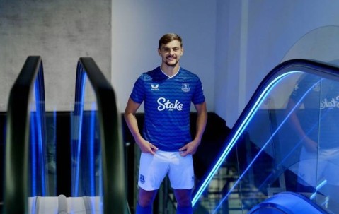 能买又能卖！切尔西2500万镑卖霍尔，今夏卖8人收入超1.8亿欧